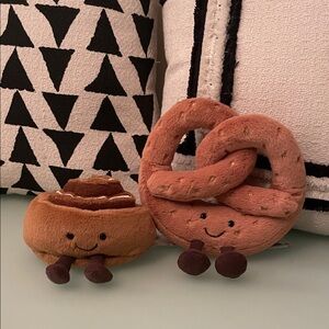Jellycat Cinnamon Roll & Pretzel Bundle